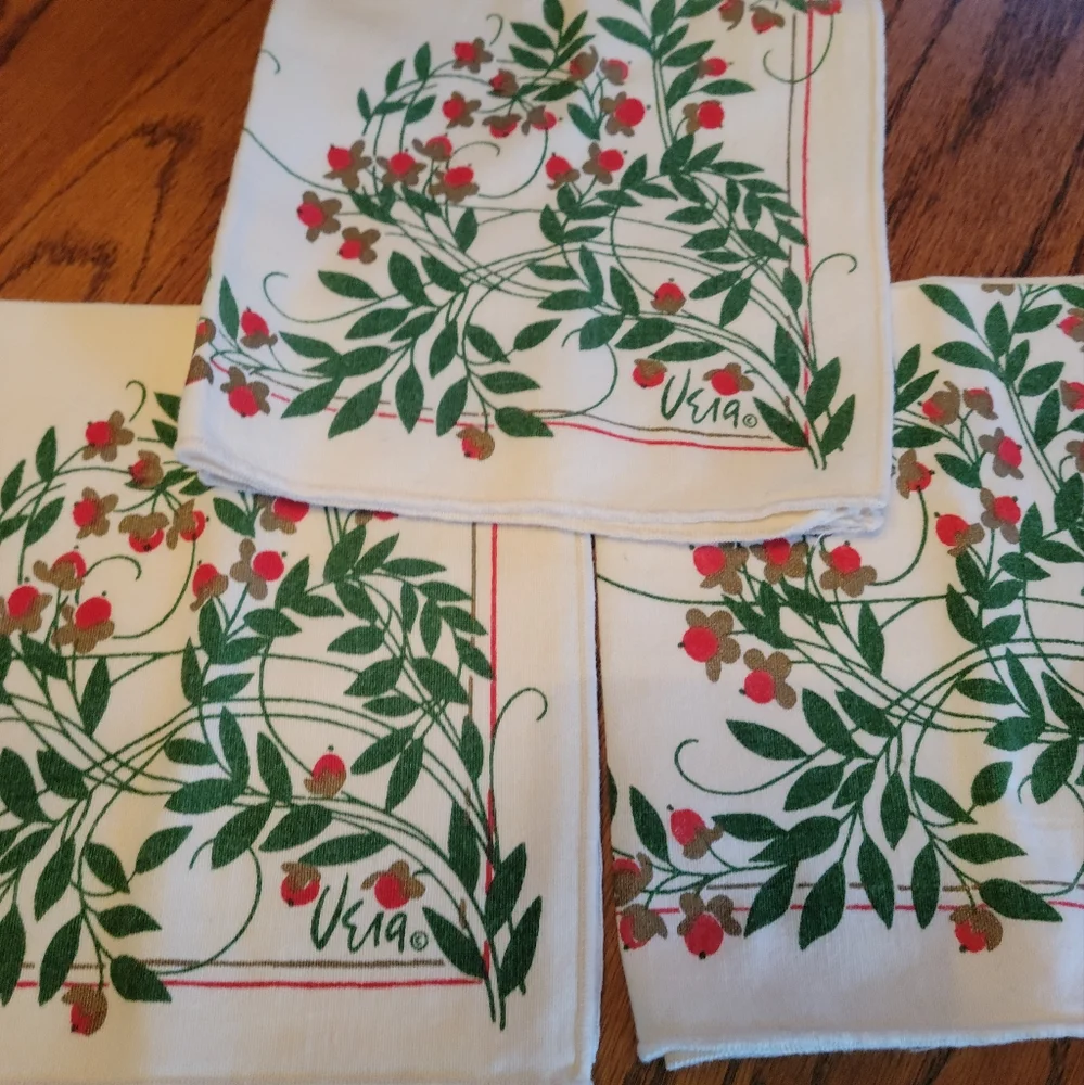 Vera Neumann Vintage Linen (?) Napkins (3) ~ Red Flowers Green Foliage ~ Pretty!